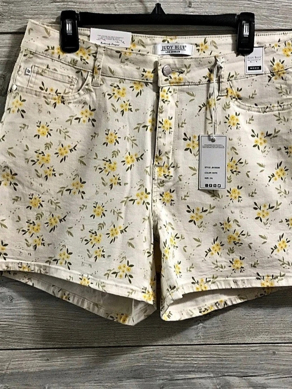 BNWT Judy Blue 2XL Mid Rise Floral Jean Shorts Floral Jean Shorts